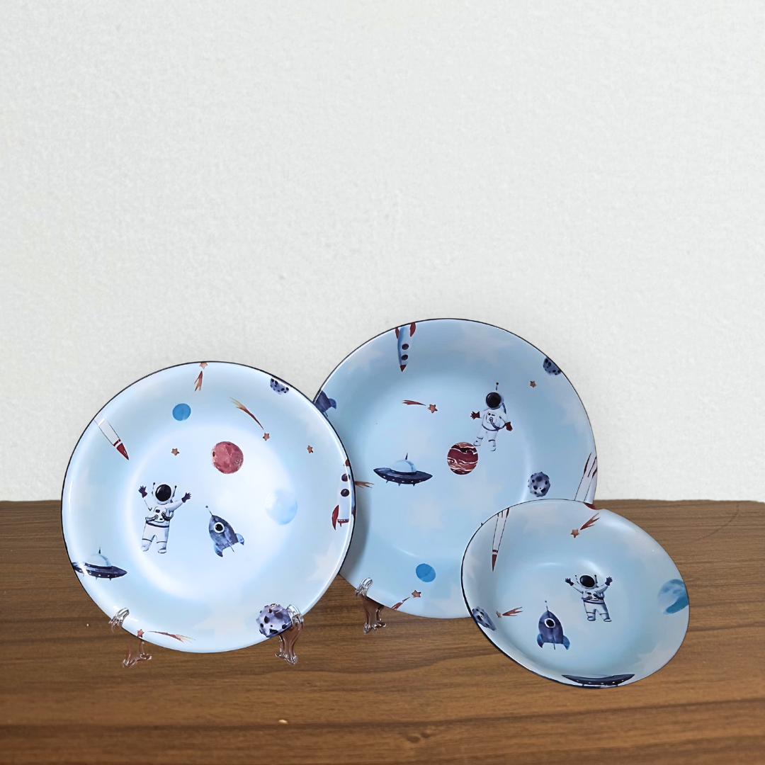 ASTRONAUTA - PRATO DE SOBREMESA INFANTIL EM PORCELANA DECORADA